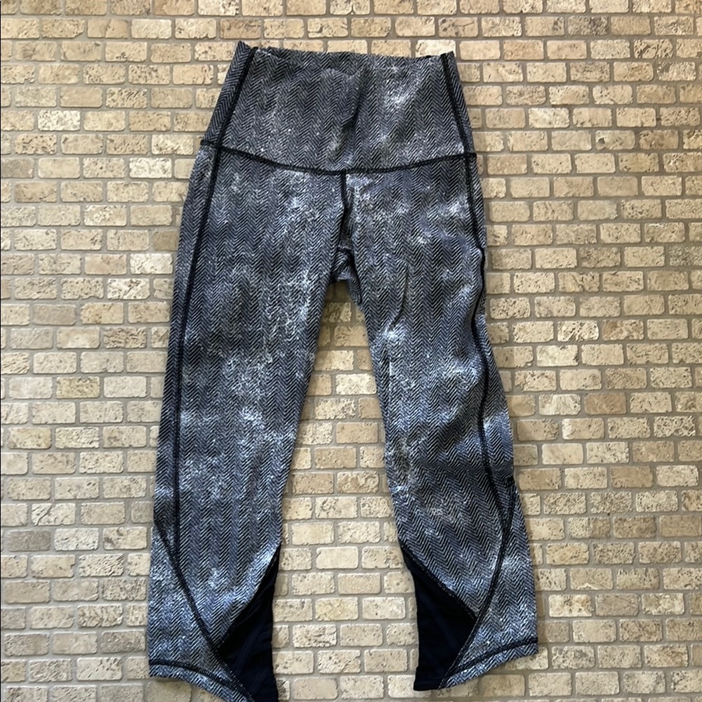 Stylish Black and Gray Patterned Lululemon Leggings